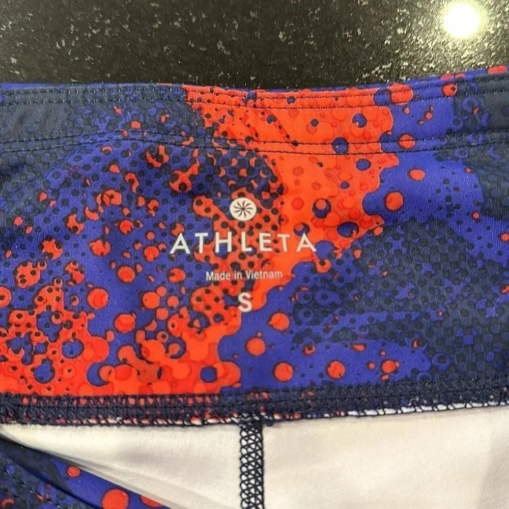 ATHLETA 3/4 Leggings in Red/Purple Pattern with Back zipper pouch Size Small - Picture 2 of 7